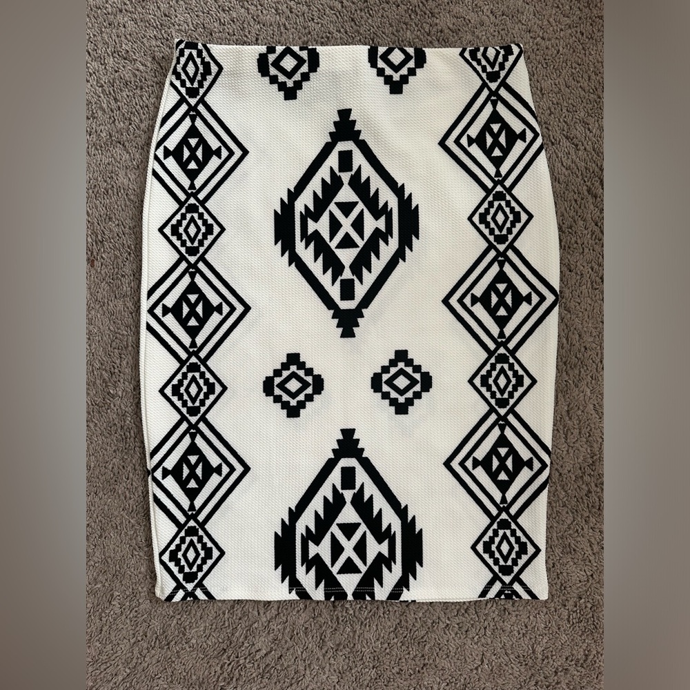 Wet Seal: Black & White Skirt